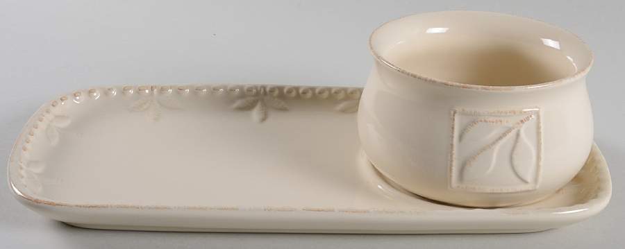 Sorrento Ivory Soup & Sandwich Set (Tray & Bowl) by Signature-1