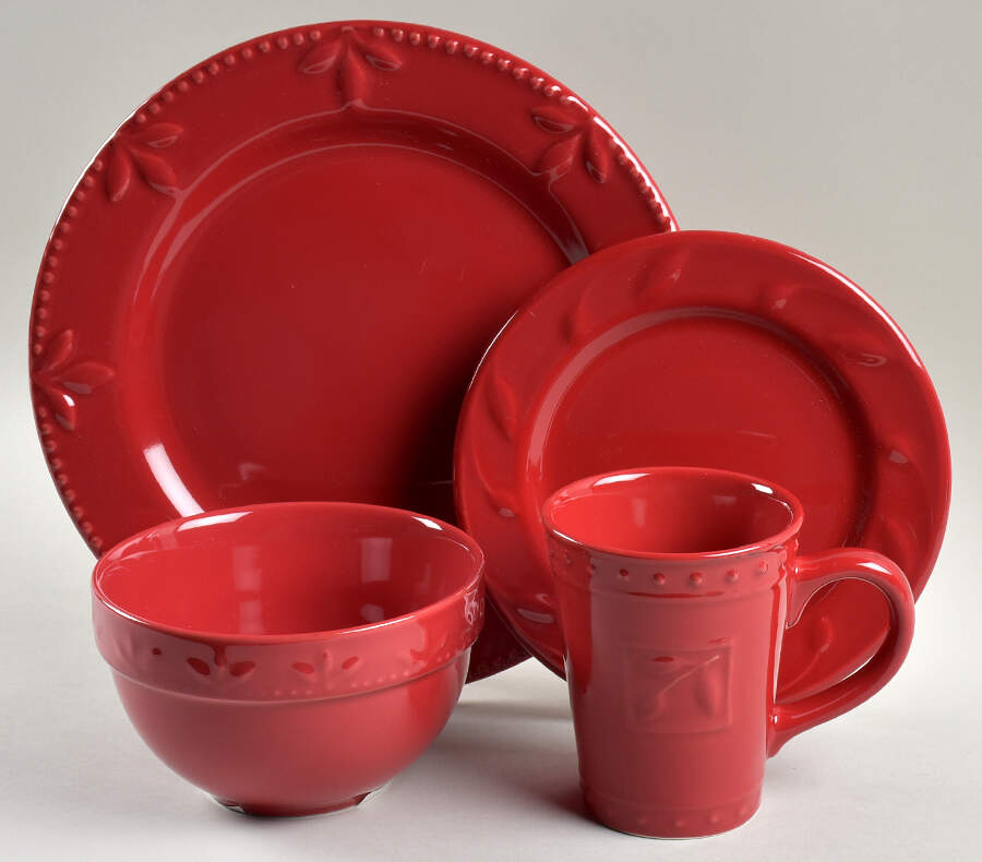 Sorrento Ruby 32 Piece Estate Set by Signature-1