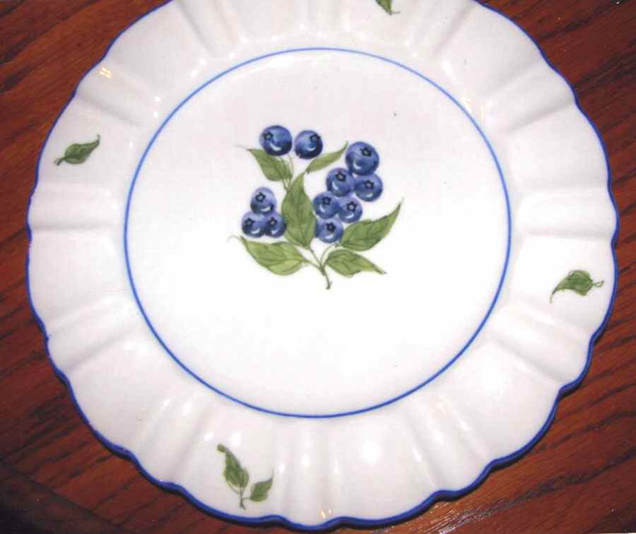 Blueberries Luncheon Plate by Sadek-1