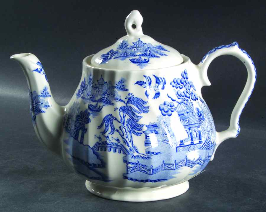 Blue Willow (No Trim, White) Teapot & Lid by Sadler-1
