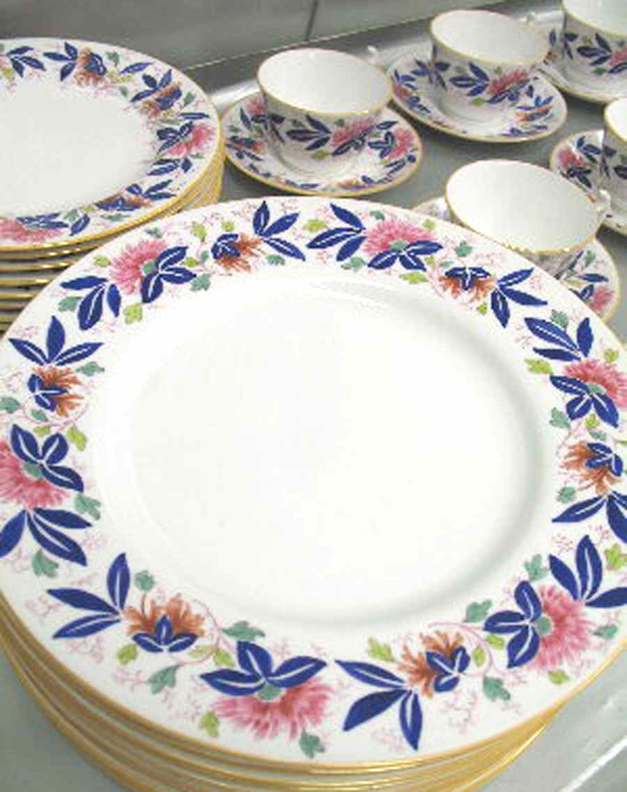 R8148 Dinner Plate by Spode-1