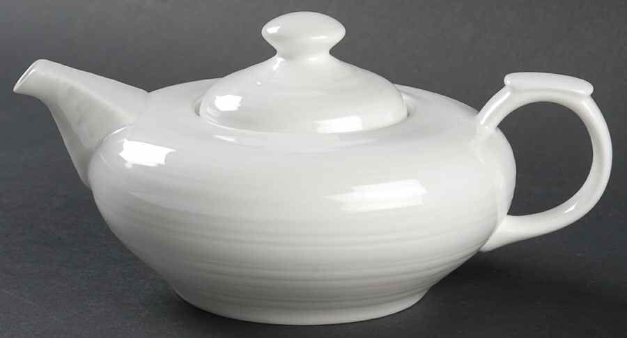 Spin White Small Teapot & Lid by Sasaki-1