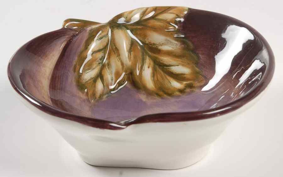 Victoria (Earthenware) Nappy by Sakura-1