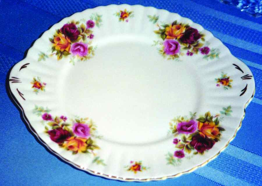SLS28 Handled Cake Plate by Salisbury-1