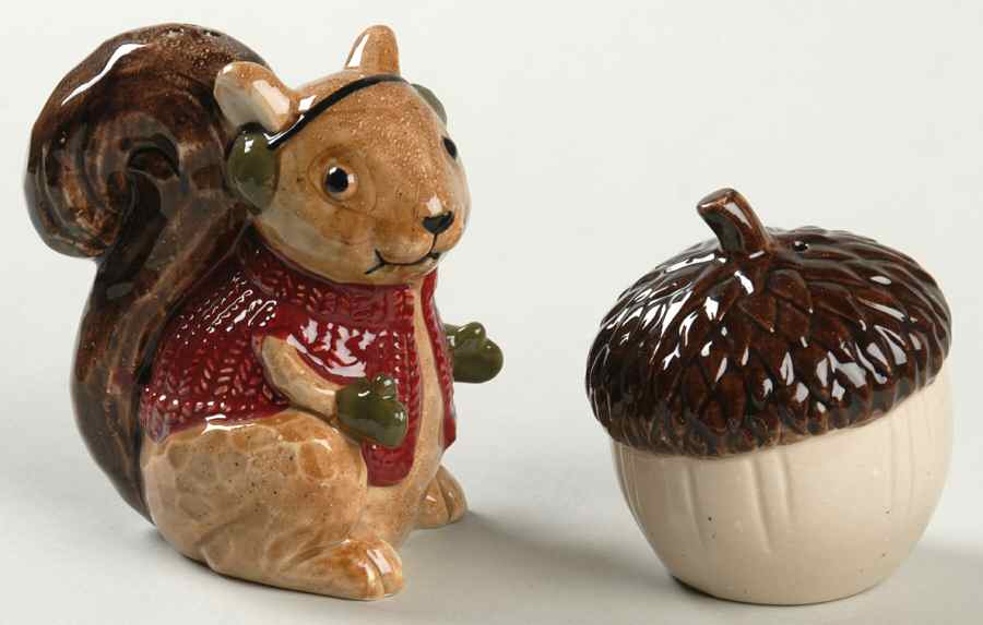 Heartland Figural Salt and Pepper by St Nicholas Square-1