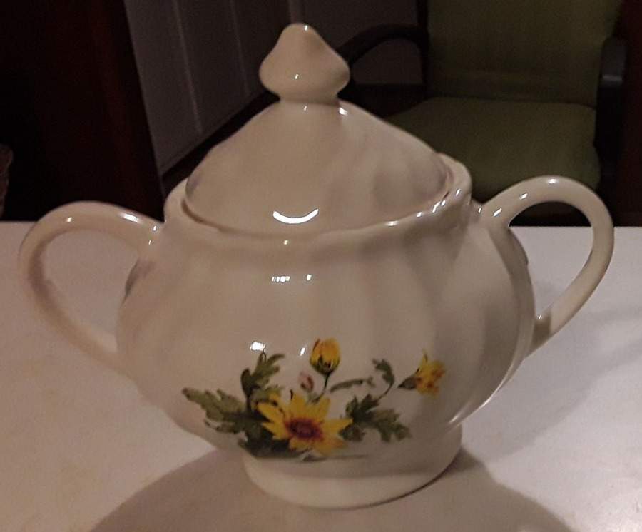 Daisy Sugar Bowl & Lid by SCIO-1