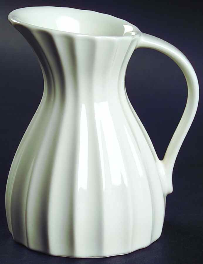 Dynasty White Creamer by Sasaki-1