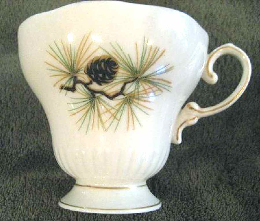 7-70 Footed Cup by Saji-1