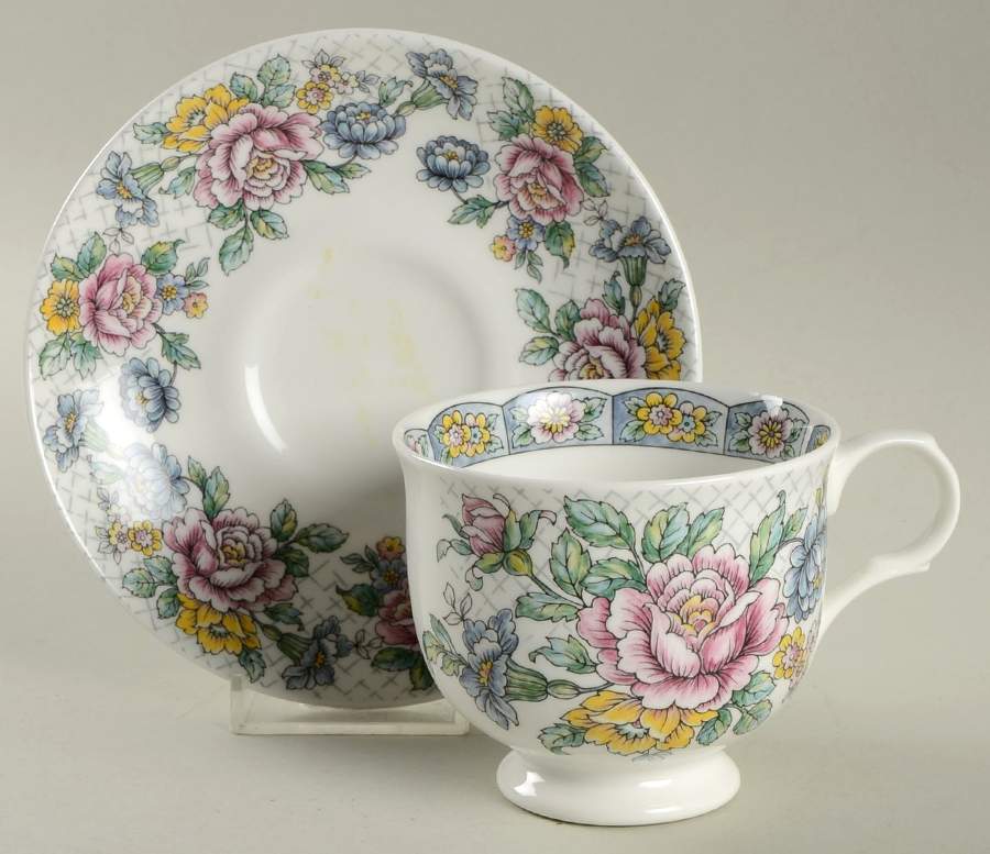 Victoria Footed Cup & Saucer Set by Sadler-1