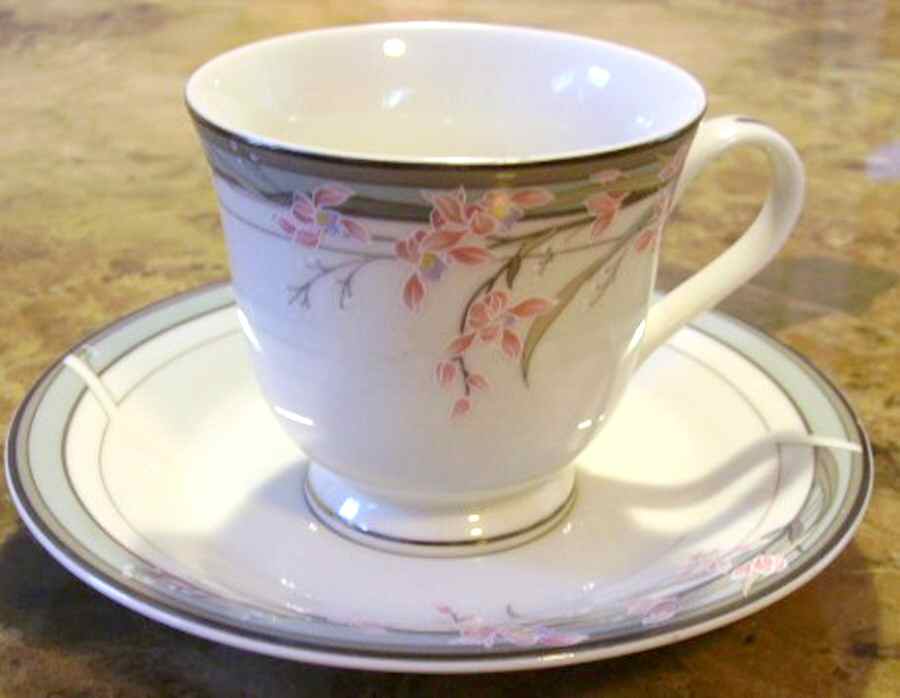 Sunshiny Footed Cup & Saucer Set by Seizan-1