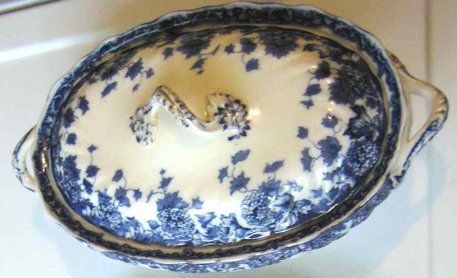 SAW10 Oval Covered Vegetable by Sampson Bridgwood-1