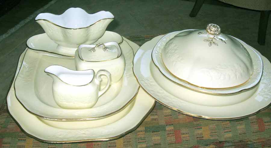 R4989 Round Covered Vegetable by Spode-1