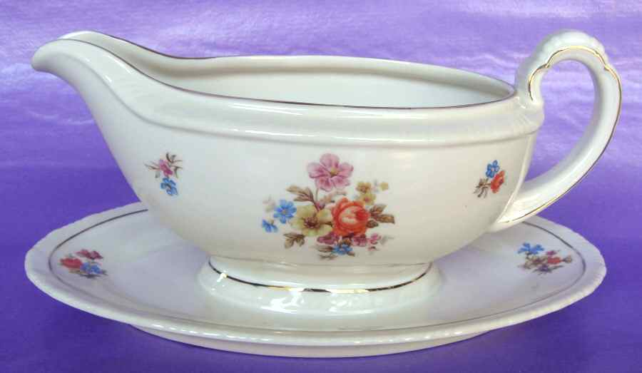 SCD108 Gravy Boat with Attached Underplate by Schonwald-1