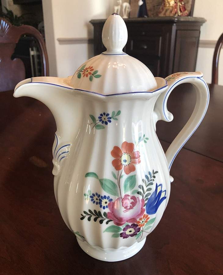 SLT113 (Scalloped) Coffee Pot & Lid by Seltmann-1
