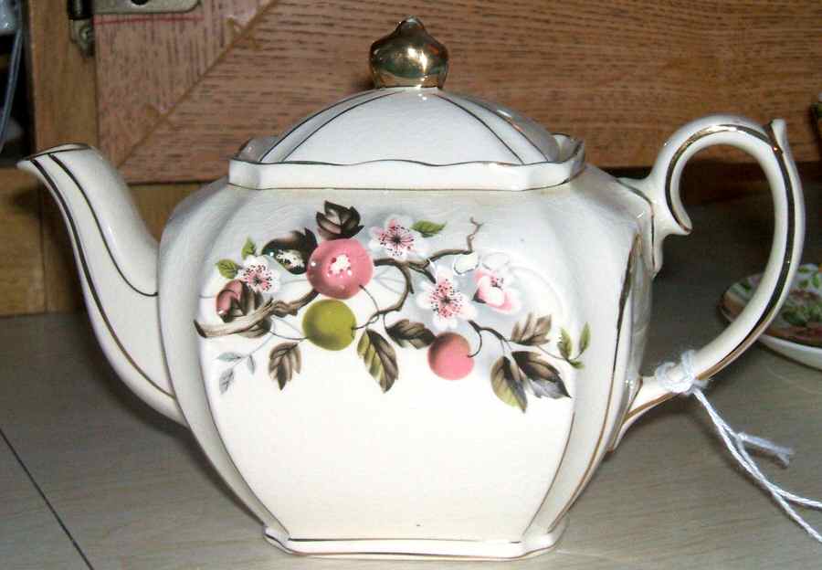 A36 Teapot & Lid by Sadler-1