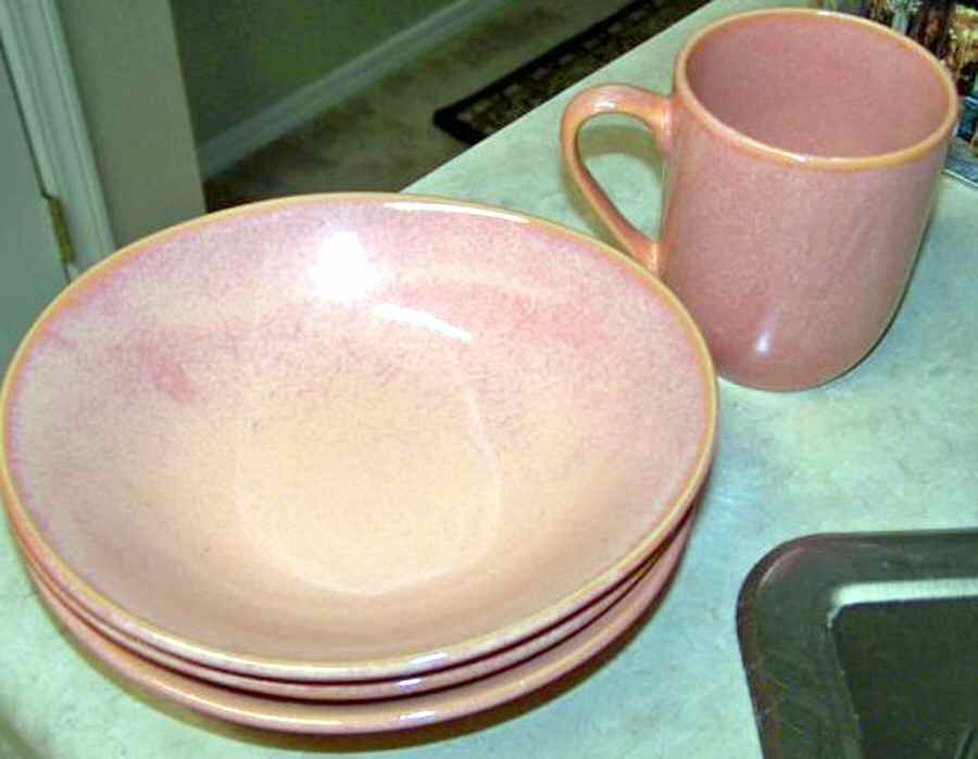 Elegance Coral Mug by Sabatier-1