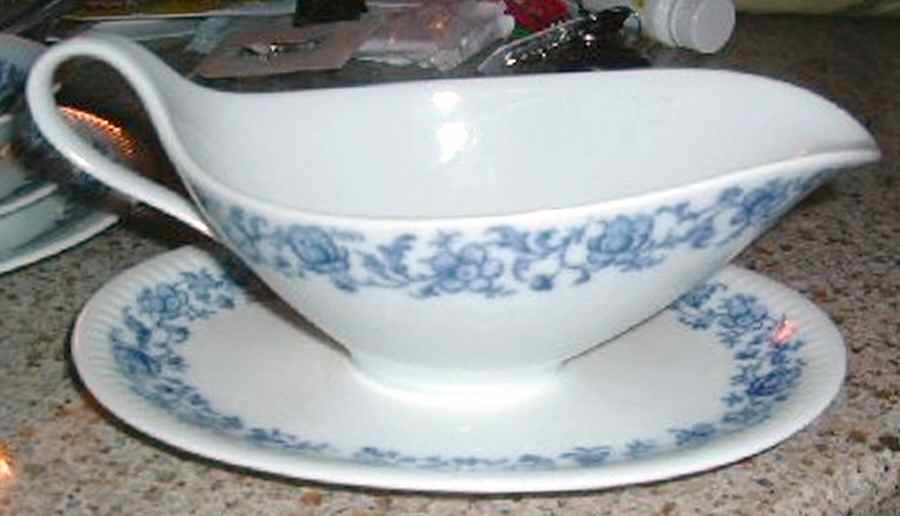SCG83 Gravy Boat with Attached Underplate by Schirnding-1