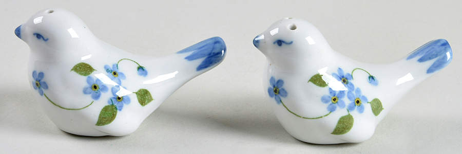 Sweet Tea Figural Salt and Pepper by Sadek-1