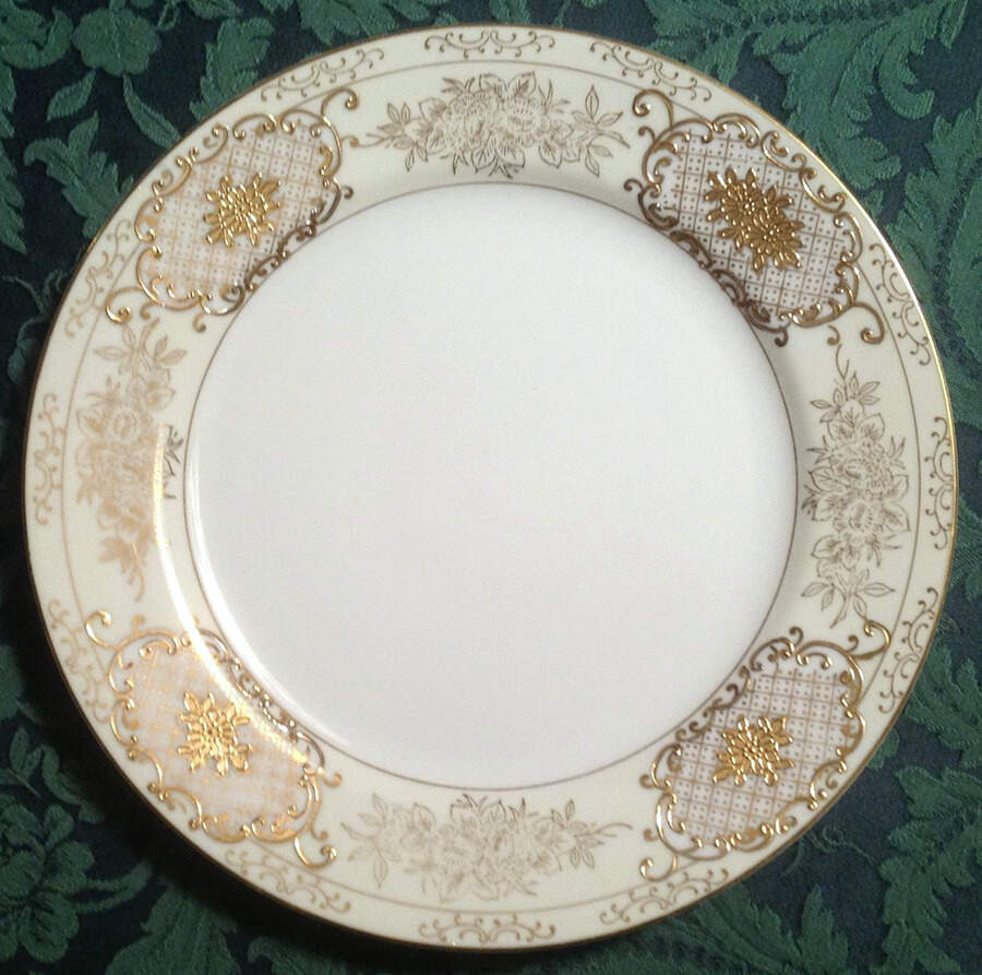 G-999 Dinner Plate by Sadek-1