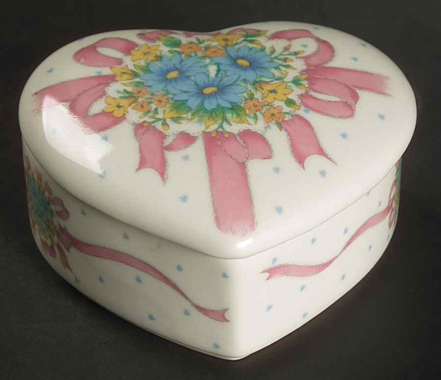 Hearts Desire Heart Shape Box & Lid by Studio Nova-1