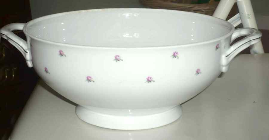 23033 Round Vegetable No Lid by Seltmann-1