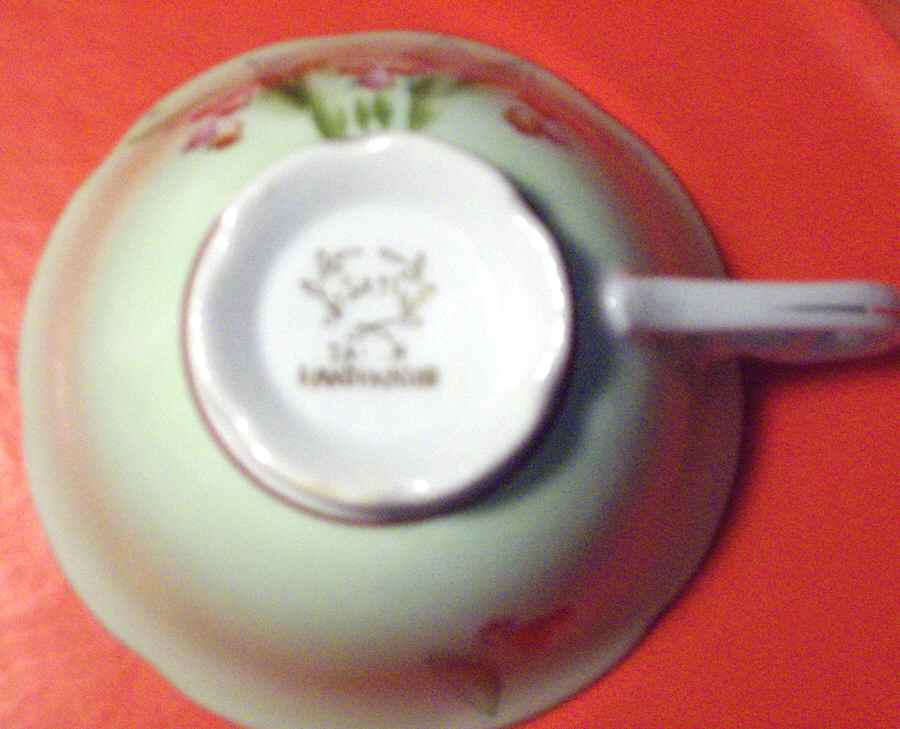 SAJ22 Footed Cup by Saji-1