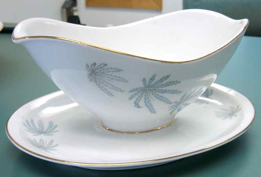 SCG85 Gravy Boat with Attached Underplate by Schirnding-1