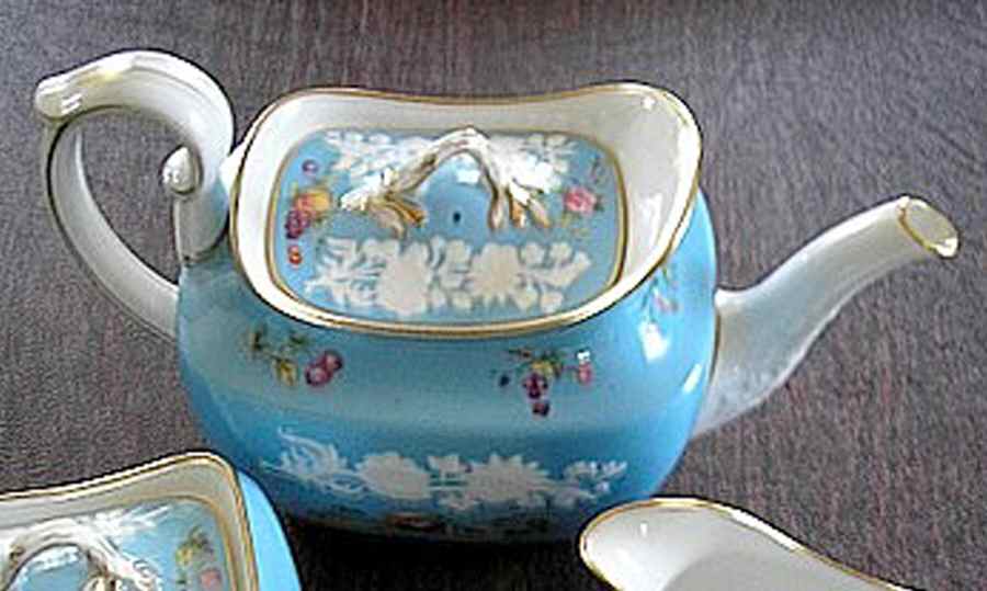 R9362 Teapot & Lid by Spode-1