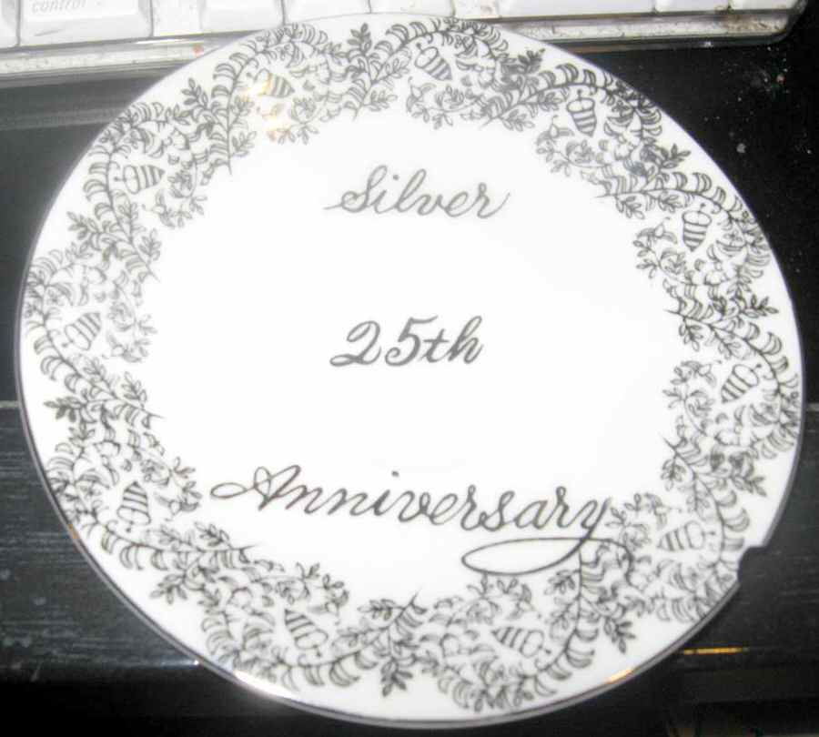 Silver 25th Anniversary Saucer by Saji-1