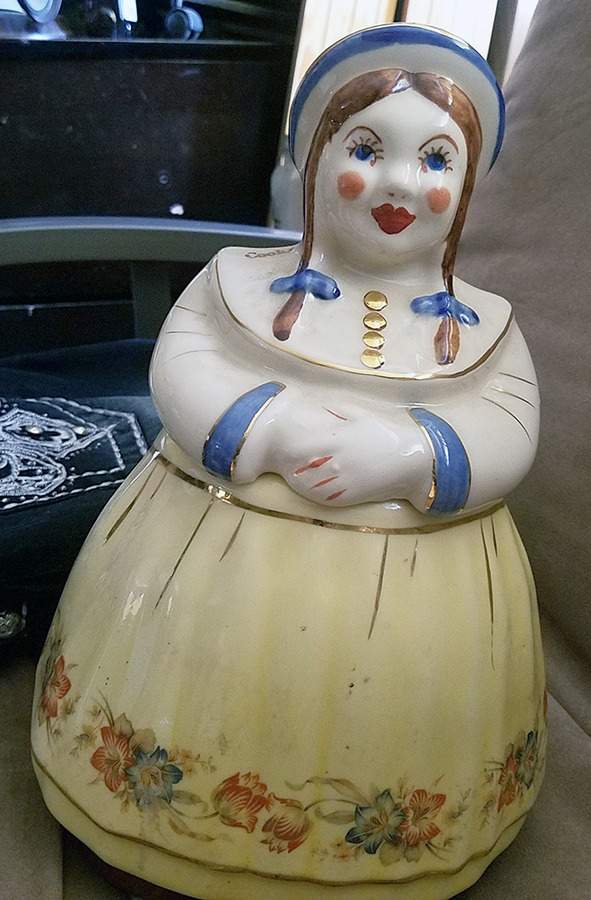 Dutch Boy & Girl Cookie Jar & Lid by Shawnee-1
