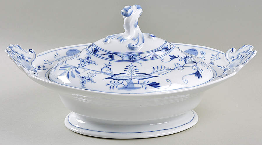Blue Onion Oval Covered Vegetable by Schoenau-1
