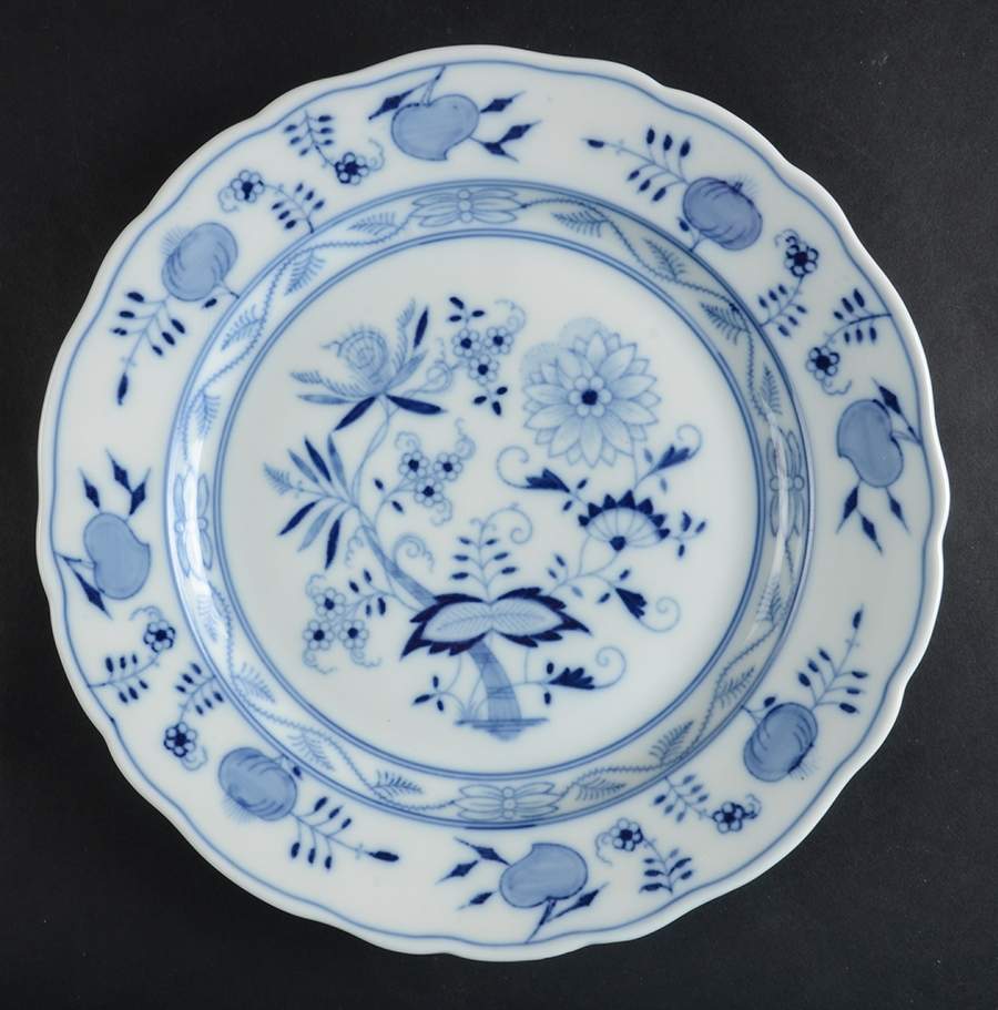 Blue Onion Dinner Plate by Schoenau-1