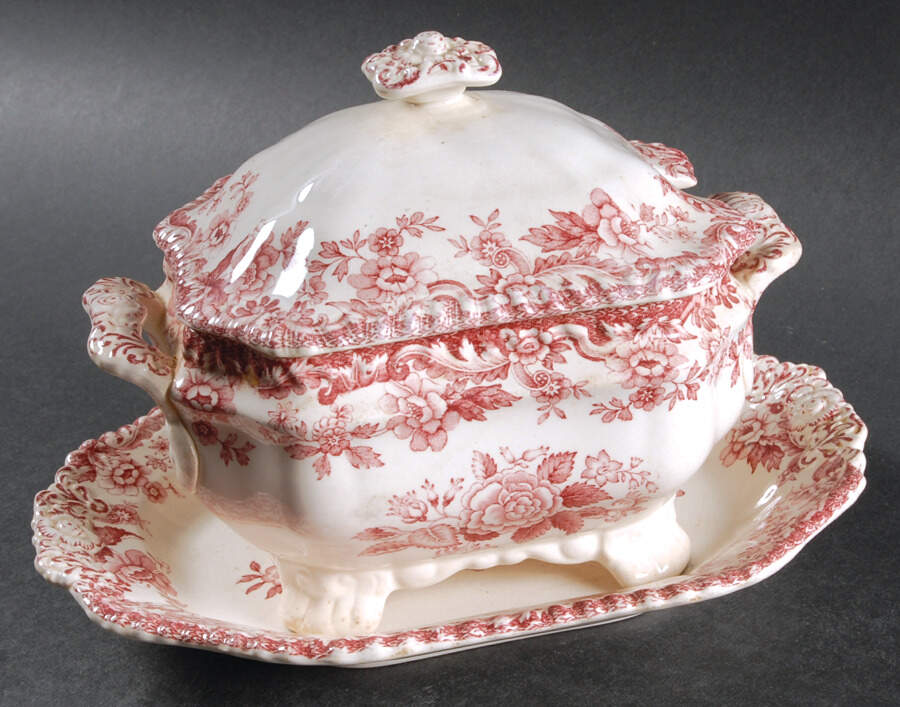 SP327 (Gadroon Shape) Sauce Boat & Lid with Underplate by Spode-1