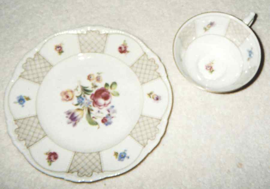 SLT402 Dinner Plate by Seltmann-1