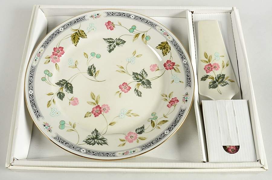 SAD77 Cake Plate and Server (Boxed Set) by Sadek-1