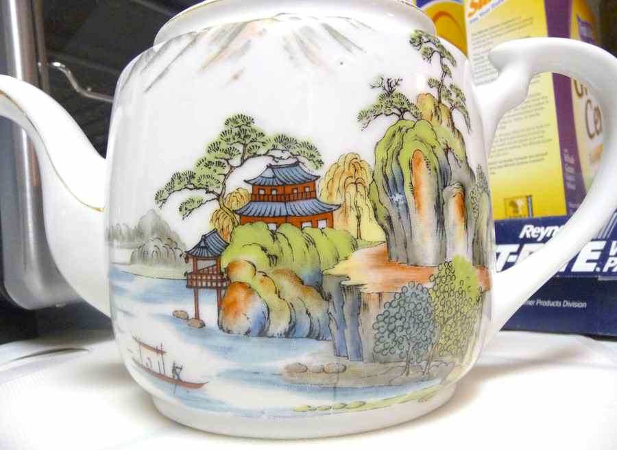 6-996 Teapot & Lid by Saji-1