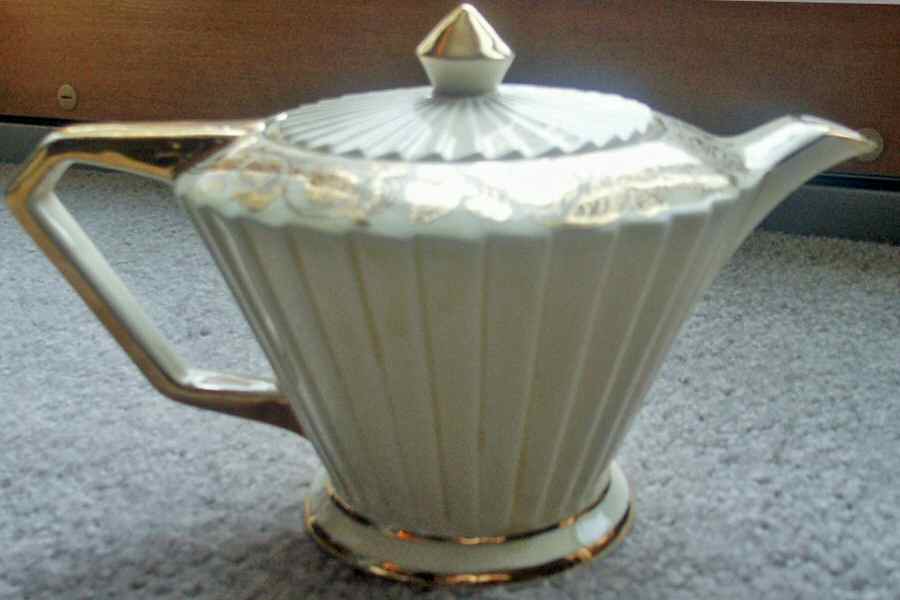 1984 Teapot & Lid by Sadler-1