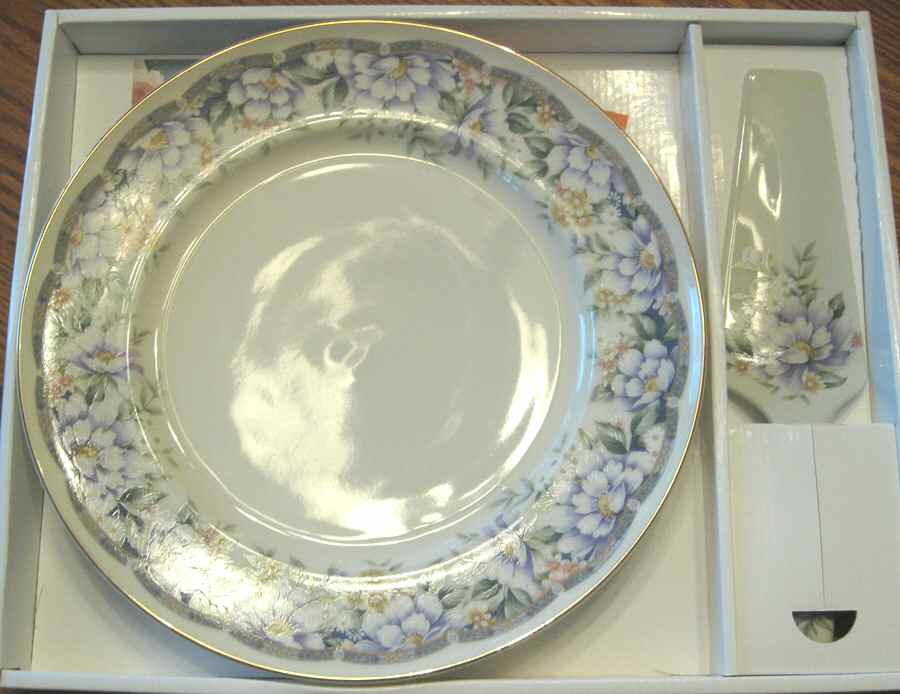 Donna (Gold Trim) Cake Plate and Server (Boxed Set) by Sadek-1