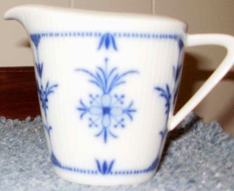 Blau Fener Creamer by Seltmann-1