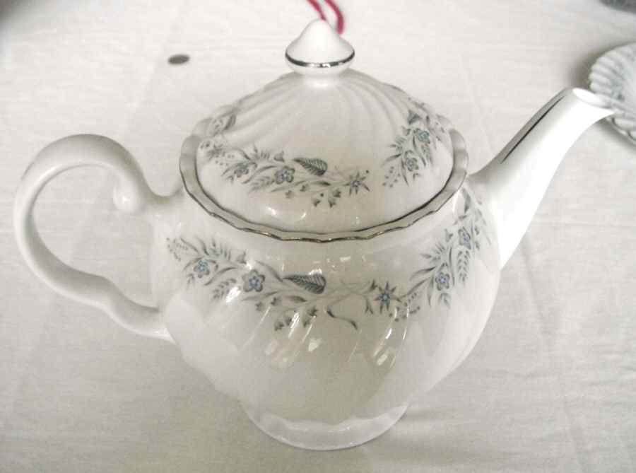 Sorrento Teapot & Lid by Sovereign Potters-1