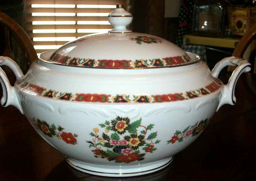 SCH650 Tureen &  Lid by Schumann - Bavaria-1