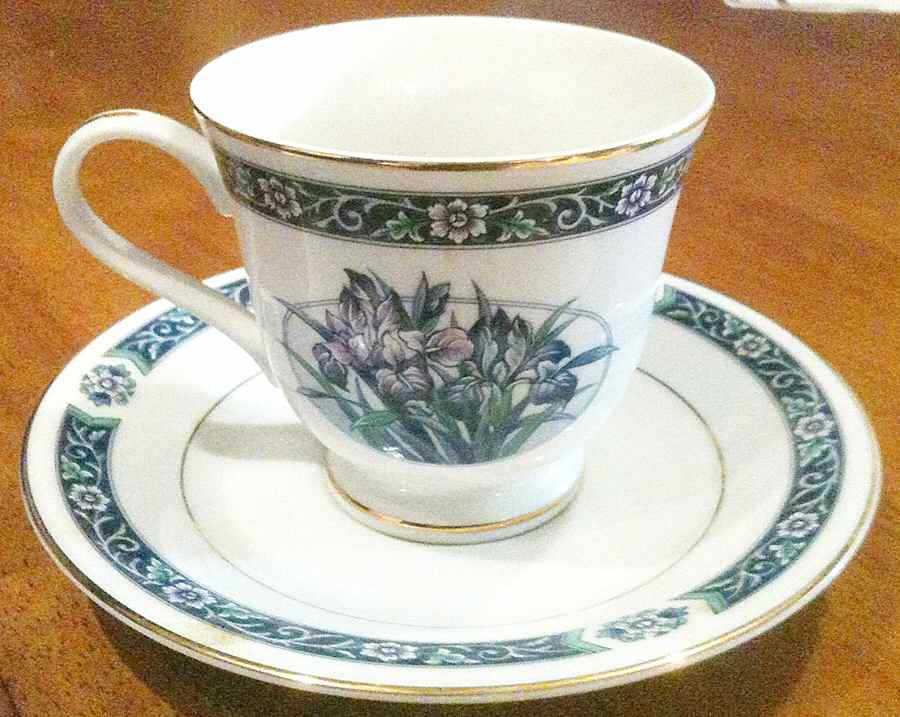 Irene Footed Cup & Saucer Set by Seizan-1