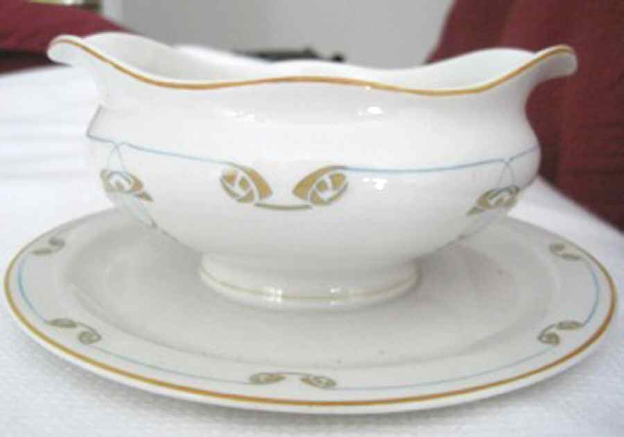SY199tb Gravy Boat with Attached Underplate by Syracuse-1
