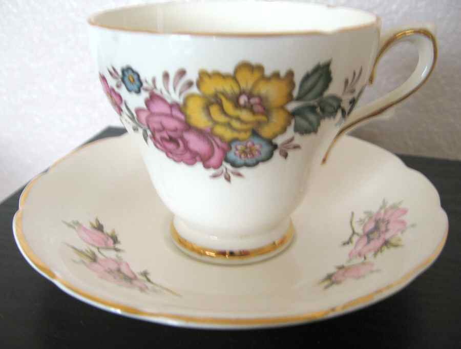 SUT65 Footed Cup & Saucer Set by Sutherland-1