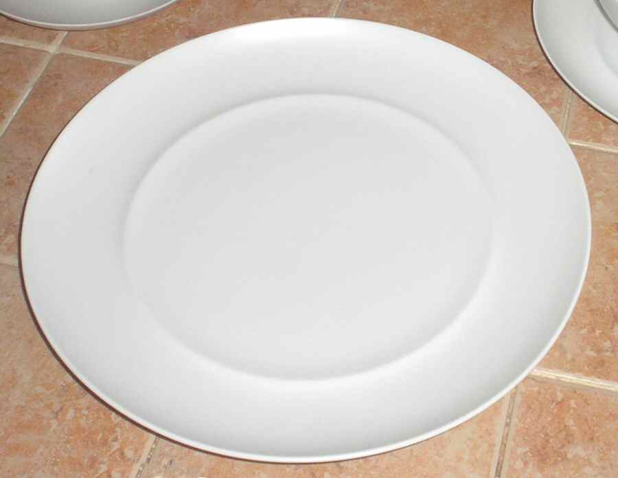 Luz Dinner Plate by Spal Porcelanas-1