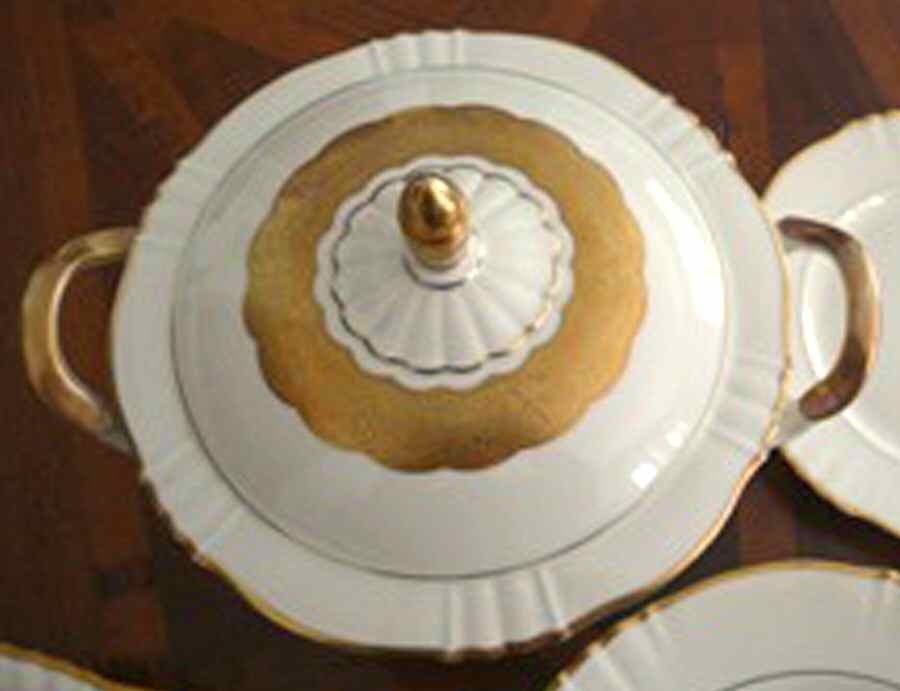11554 Round Covered Vegetable by Seltmann-1