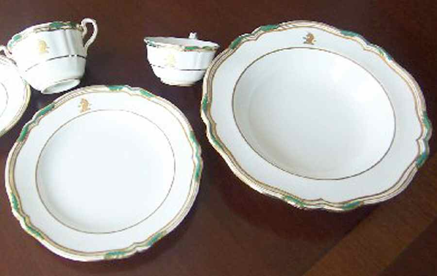 R1600 Dinner Plate by Spode-1