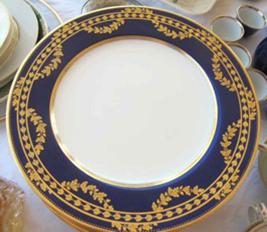 R4674 Dinner Plate by Spode-1