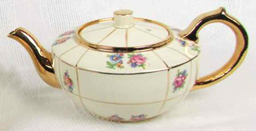 01828 Teapot & Lid by Sudlow's (Burslem)-1