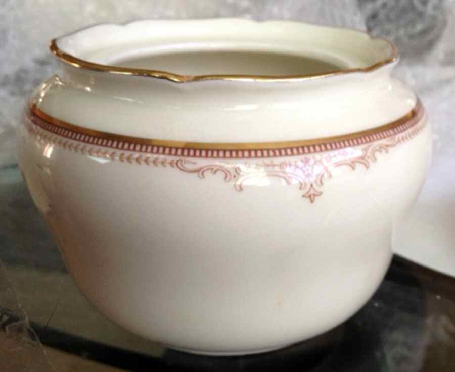 SLT436 Sugar Bowl & Lid by Seltmann-1